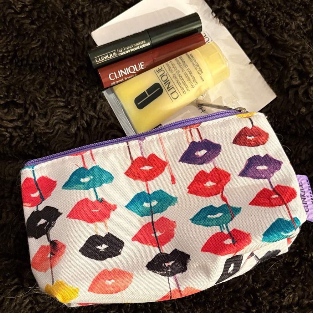 Clinique Makeup 💄 Lip Print | New | Travel Size Essentials comes w bag
